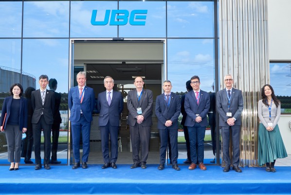 El embajador japonés en España visita Castelló donde se interesa por las inversiones de UBE