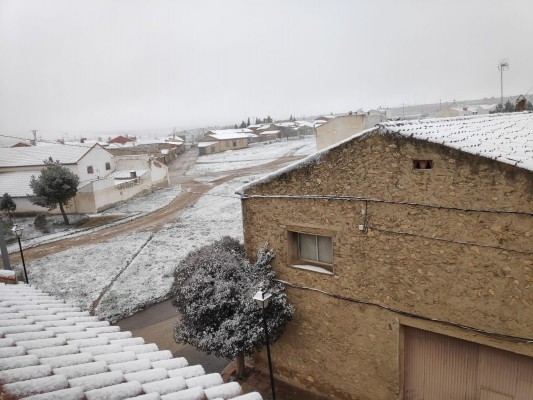 La nieve sorprende al Noroeste de la Región y este martes continuará el aviso amarillo 