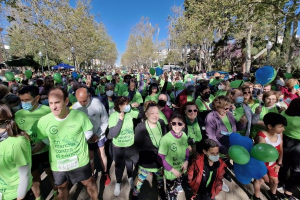 Cerca de 4.000 personas marchan contra el cáncer en Castelló