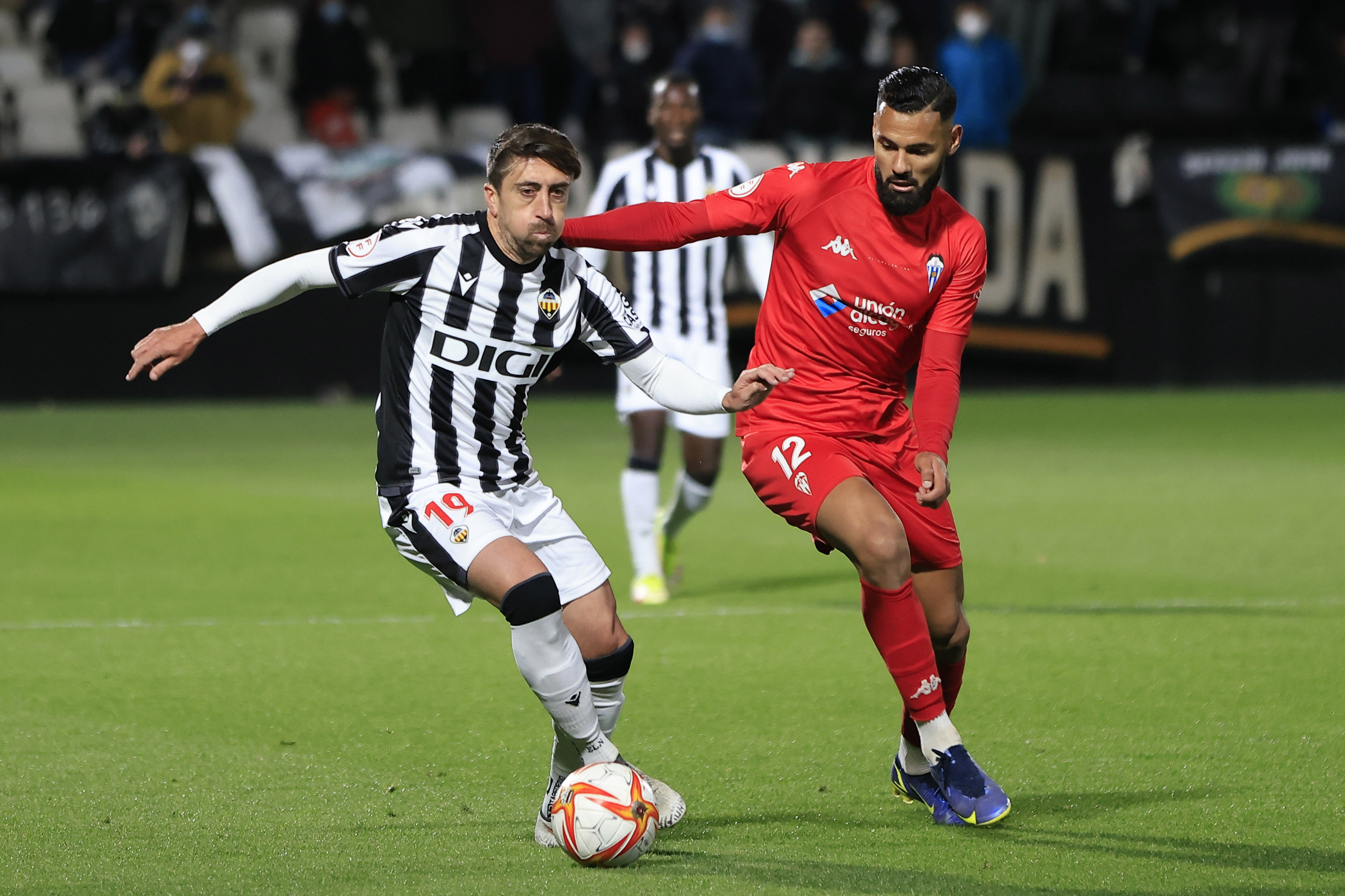 El Castellón se nubla en ataque y no pasa del empate ante el Alcoyano