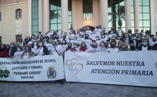 Más de medio millar de personas reclaman en Los Alcázares un centro de salud 24 horas