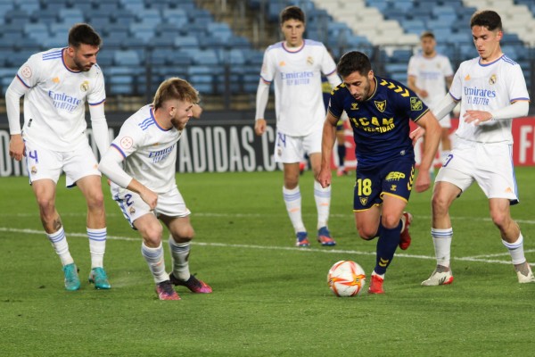 El UCAM CF sigue su caída libre hacia la Segunda RFEF ahora con Aira en el banquillo 