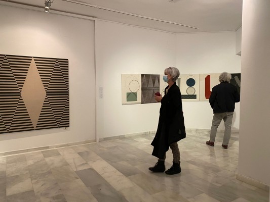 La obra como objeto sensorial de Lola Berenguer: expone 'El motivo y su afán' en el espacio ES/UM