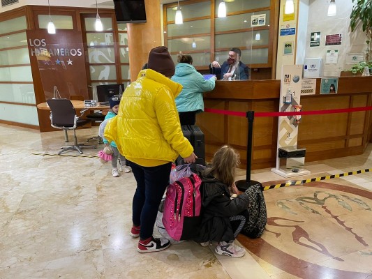 Llegan a Cartagena más de 50 refugiados ucranianos en el convoy humanitario promovido por Coec