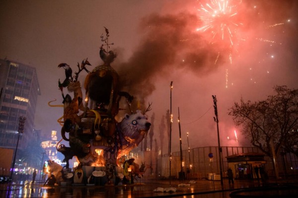 La lluvia enfría la Cremà de unas Fallas que ansiaban volver a la normalidad
