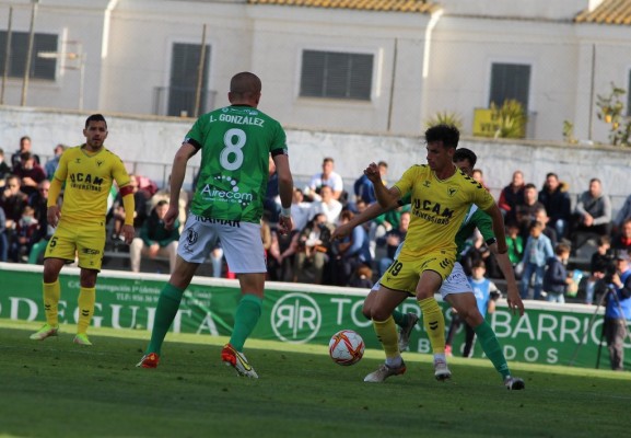 Empate que no saca de pobre al UCAM CF en su pelea por la permanencia en la Primera RFEF