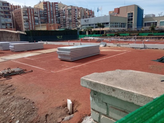 El Real Murcia CT 1919 moderniza su fachada cambiando los pinos por un cierre metálico