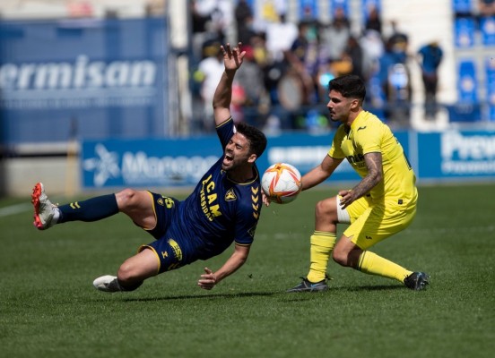 Ni el doblete de Rubén Mesa le vale a un UCAM CF que pierde con dos goles encajados superado el 90