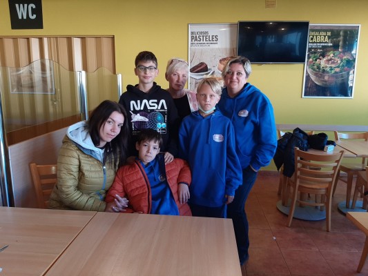 Familias de Rusia y Ucrania hacen frente común a través del hockey con Halcones Torrevieja