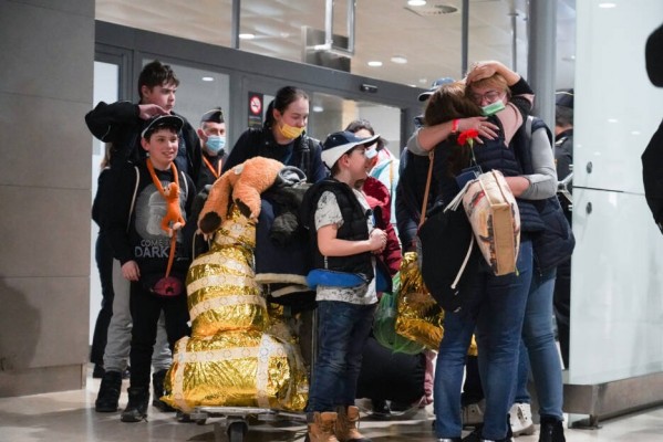 Aterrizan en València 92 ucranianos, la mayoría vinculados a familias acogedoras