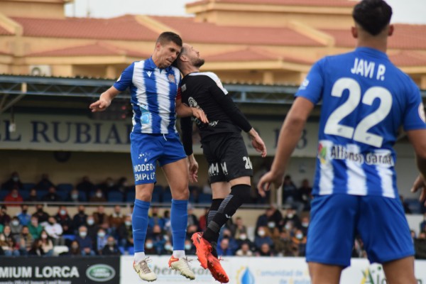El Águilas logra un triunfo balsámico, el primero con Stankovic, en el derbi frente al Mar Menor