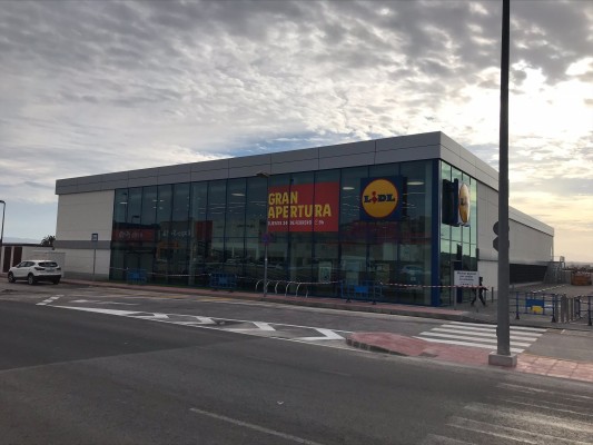 La apertura de los Lidl de Vera Meseguer y Molina ha creado 24 empleos y ha costado 9,4 millones