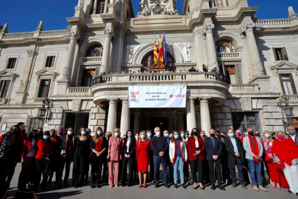 Empresarias y directivas piden el fin de la brecha salarial, que en la Comunitat se acerca al 20%