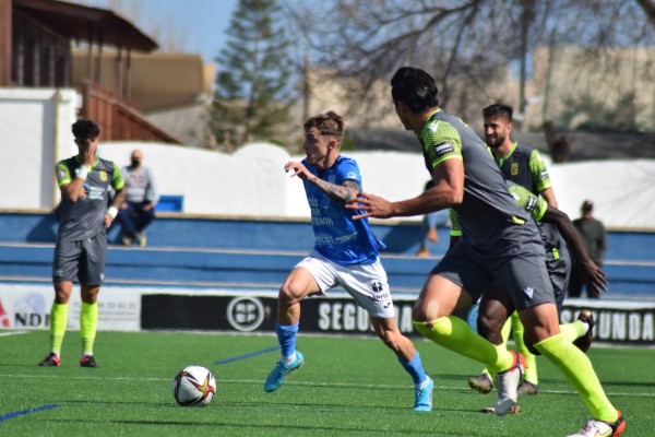Vázquez y Ramírez hacen ganar a los de San Javier, que rozan la zona de promoción 