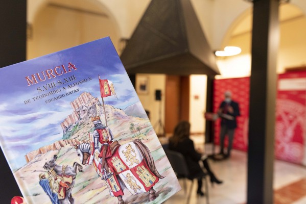 Un cómic recorre la historia medieval de la ciudad de Murcia
