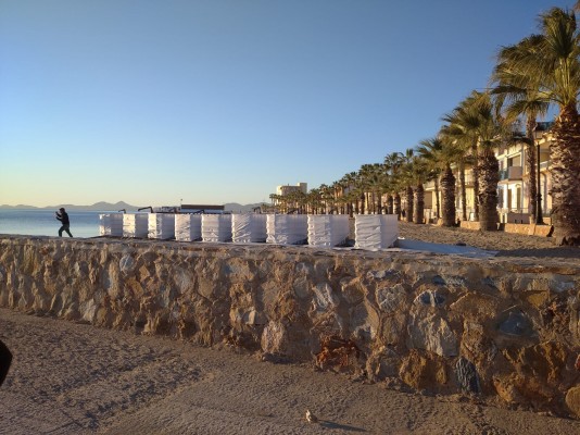 Los Alcázares pone en marcha una prueba piloto para extraer fangos del Mar Menor 