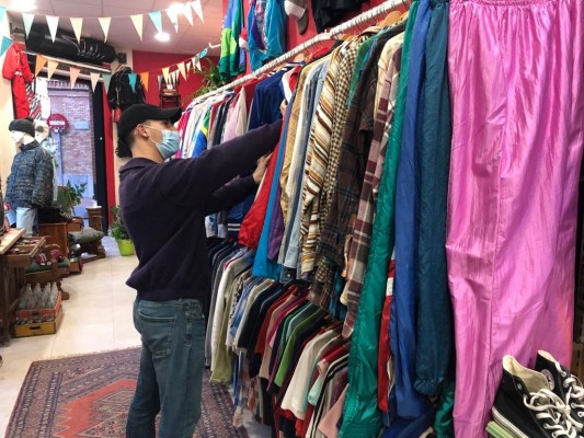 La moda vintage cada vez más popular entre los jóvenes murcianos: 