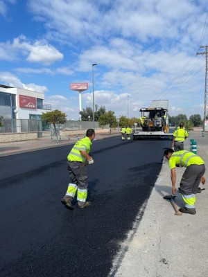 Renuevan el suelo del Polígono Industrial Oeste tras 