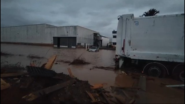 El parque empresarial de Quart de Poblet sufre nuevas inundaciones que atrasan su recuperación