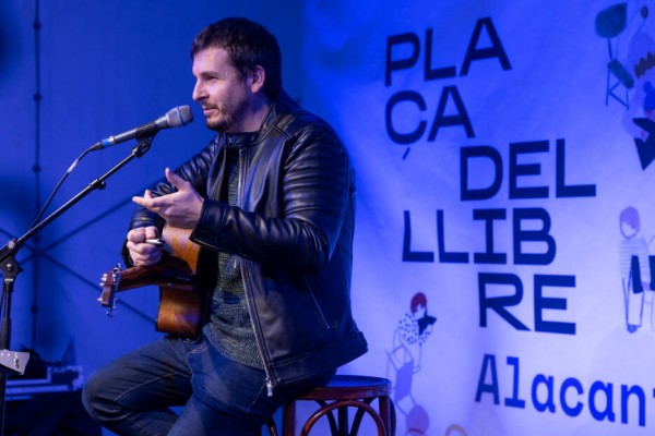 La Plaça del Llibre d'Alacant augmenta un 20 % la participació i tanca la 6a edició amb 3.500 visitants