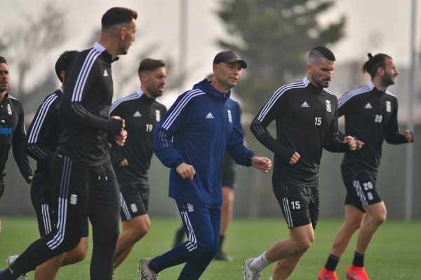Luis Carrión, sin Boateng, cita a todos los disponibles para visitar al Ibiza
