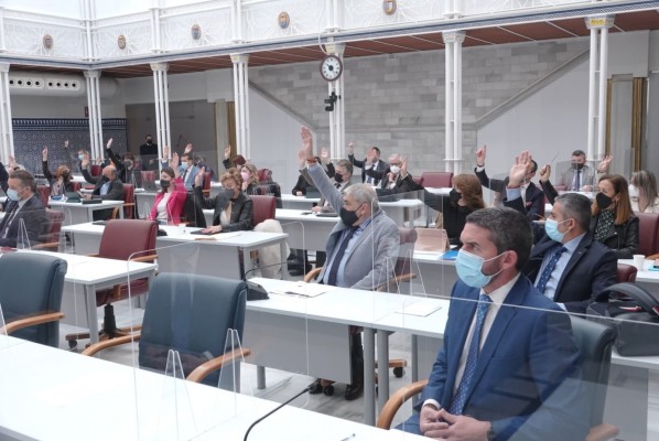 La Asamblea condena el asalto por la fuerza al Pleno de Lorca: sólo Vox vota en contra