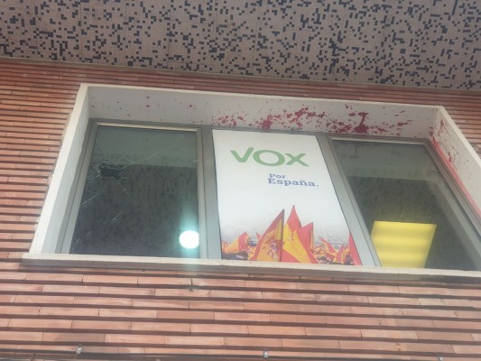 Apedrean la sede de Vox en Murcia