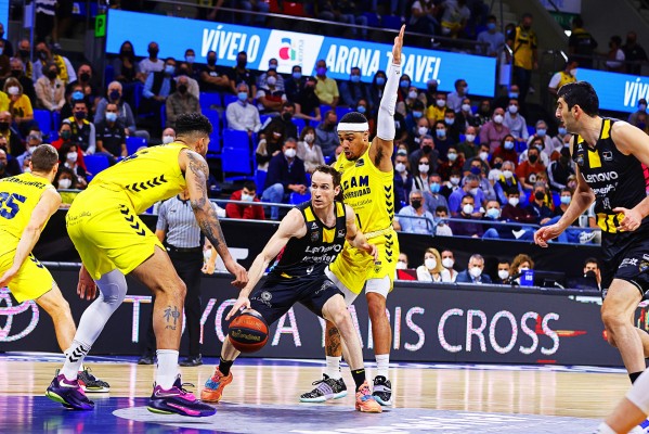 El UCAM CB es claramente superado en Tenerife y encaja su segunda derrota seguida