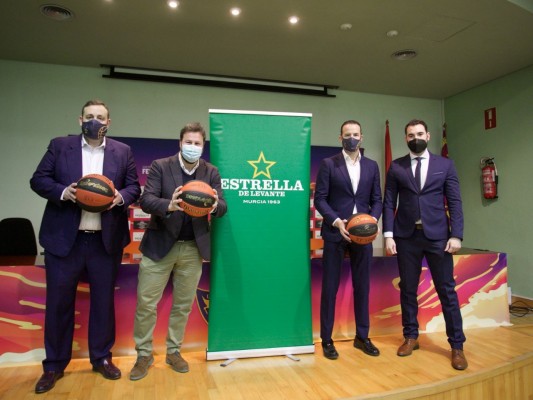 Murcia tomará Granada con 500 hinchas y vivirá la Copa con cerveza y pastel de carne en Espinardo