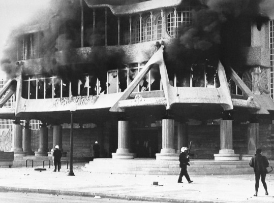 Arde la Asamblea Regional: 30 años de la quema del Parlamento, el día más simbólico de Cartagena
