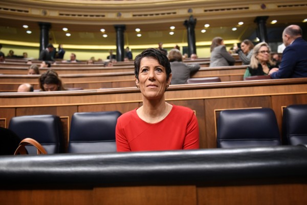 España, el quinto país de la OCDE que más migrantes legales permanentes recibió en 2023