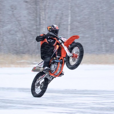Pedro Acosta se pasa al hielo y a la nieve antes de iniciar el asalto al Mundial de Moto2