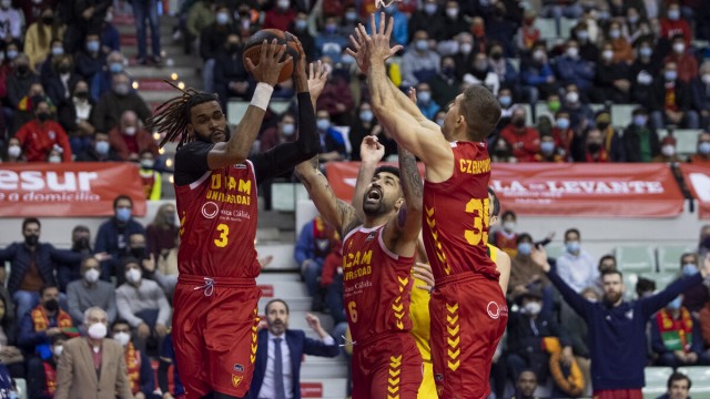 El UCAM CB hace historia al llegar a la Copa en un partido en el que acaba sufriendo