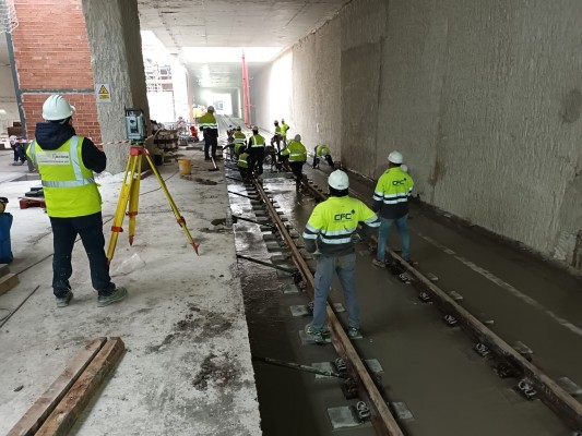 El montaje de las vías impulsa la estación provisional para la llegada del AVE este año a Murcia  