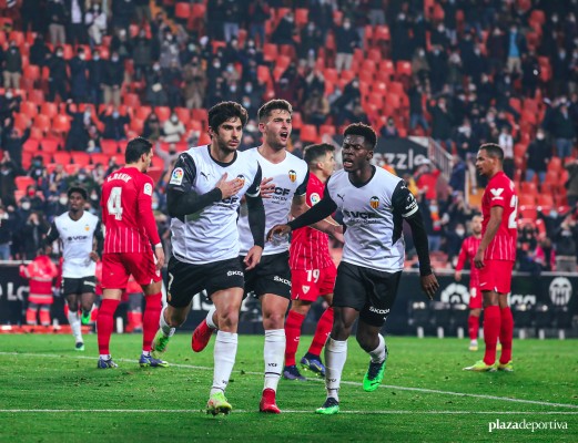 El Valencia CF se rehace e iguala al Sevilla