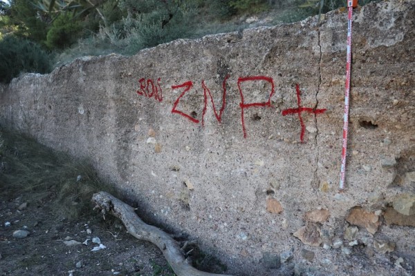 Huermur denuncia pintadas vandálicas sobre una de las torres
medievales de la Fuensanta