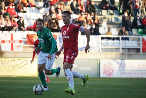 El Real Murcia se consolida en zona de promoción con un triunfo amplio pero sufrido

