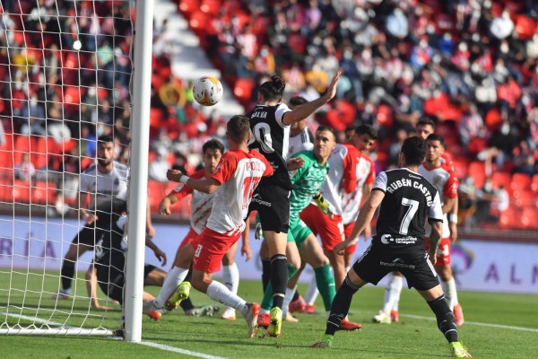 El Efesé inicia el año ganando en el campo del líder y ronda los puestos de promoción de ascenso