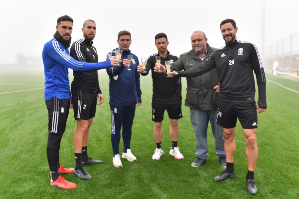 Neskes y Xavi Pons, del filial, en la primera convocatoria del Efesé en 2022