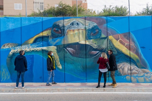 Un museo al aire libre en La Manga: un gran mural marino llena de color Monteblanco