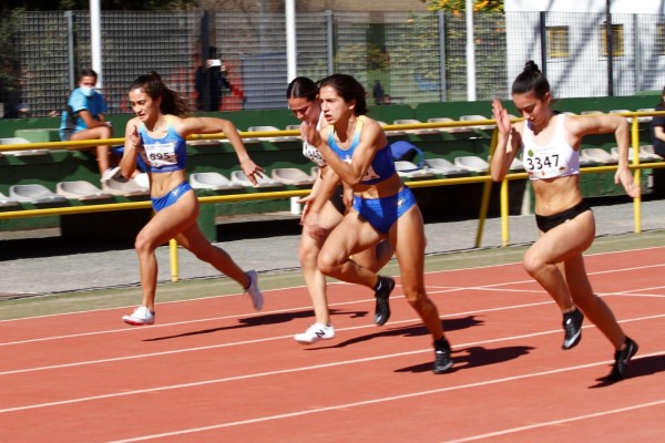Blanca Peñuelas bate el récord regional absoluto de 60 metros e irá al Nacional