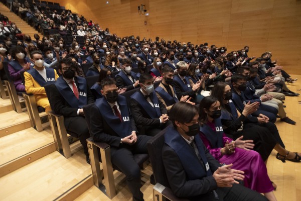 La UJI gradúa a 136 nuevos periodistas, comunicadores y publicistas 