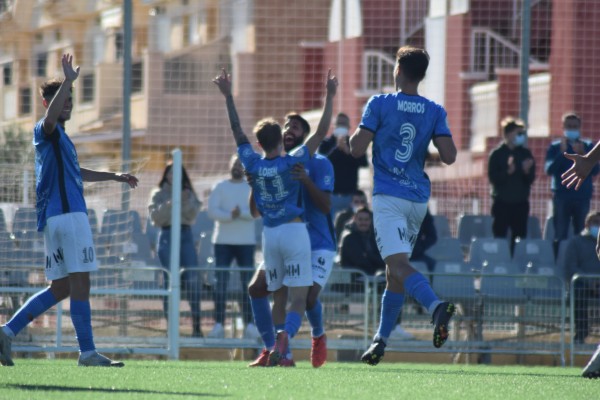 El Mar Menor golea en La Ribera con tres tantos marcados con un jugador menos