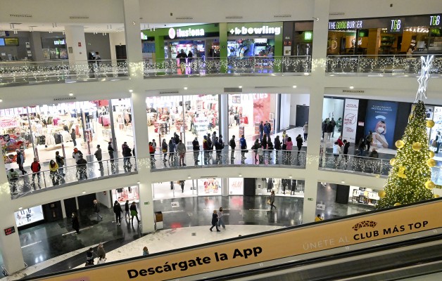 Carreras por la vacuna: 864 personas se vacunan en el Centro Comercial Salera este viernes 