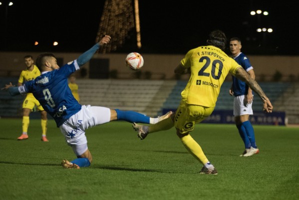El UCAM CF, cuya reacción se queda sin premio, cae a zona de descenso en la Primera RFEF