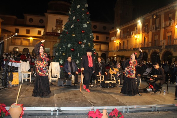 Nules da la bienvenida a la Navidad con luces, villancicos y pasodobles