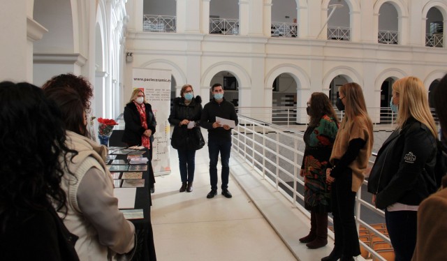 El alumnado de la Lanzadera de Borriana recibe sus certificaciones de formación en cerámica