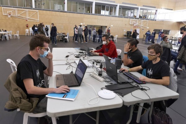 El proyecto de locución audiovisual Voces IA se lleva el primer premio del sexto Hackathon Facsa