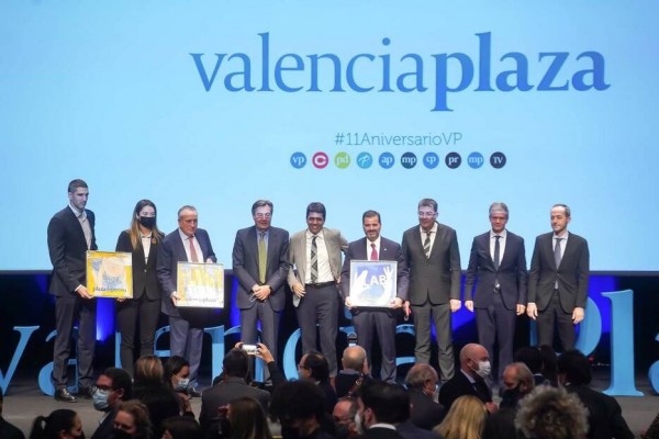 Fernando Roig, Fundación LAB y el Valencia Basket Femenino, premiados en el 11º aniversario de Valencia Plaza