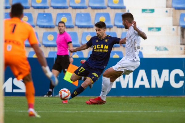 Ballesta logra a la tercera el triunfo con un UCAM CF que no encaja gol dos meses y medio después